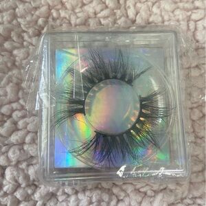 Eyelashes - Mink Lashes w/ a soft & fluffy feel